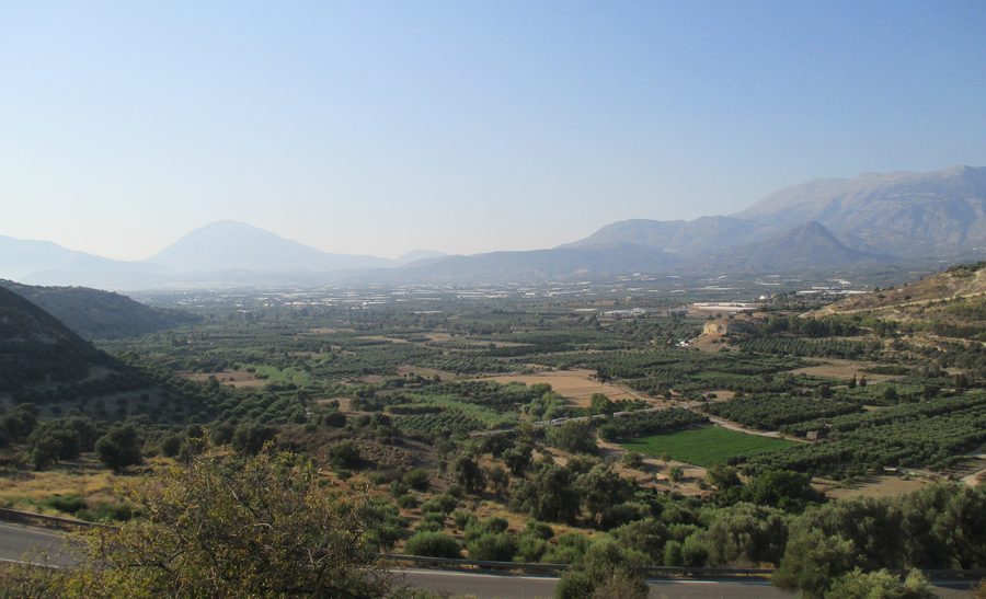 Vue sur la plaine de la Messara en Crète depuis le palais de Phaistos