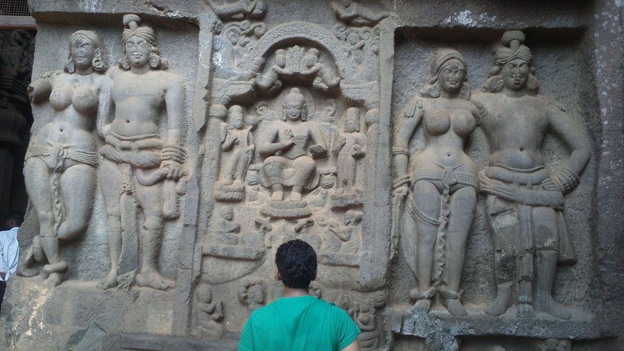 Façade des grottes bouddhiques de Karla près de Lonavala, dans le district de Pune