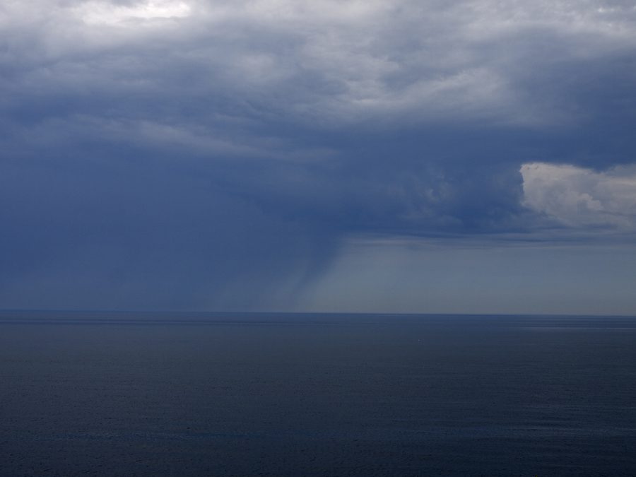 Orage au-dessus du fleuve Saint-Laurent à La Haute-Gaspésie