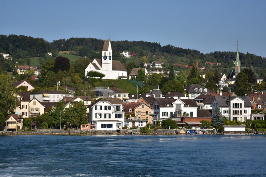 Männedorf et le Pfannenstiel vus depuis le lac de Zurich