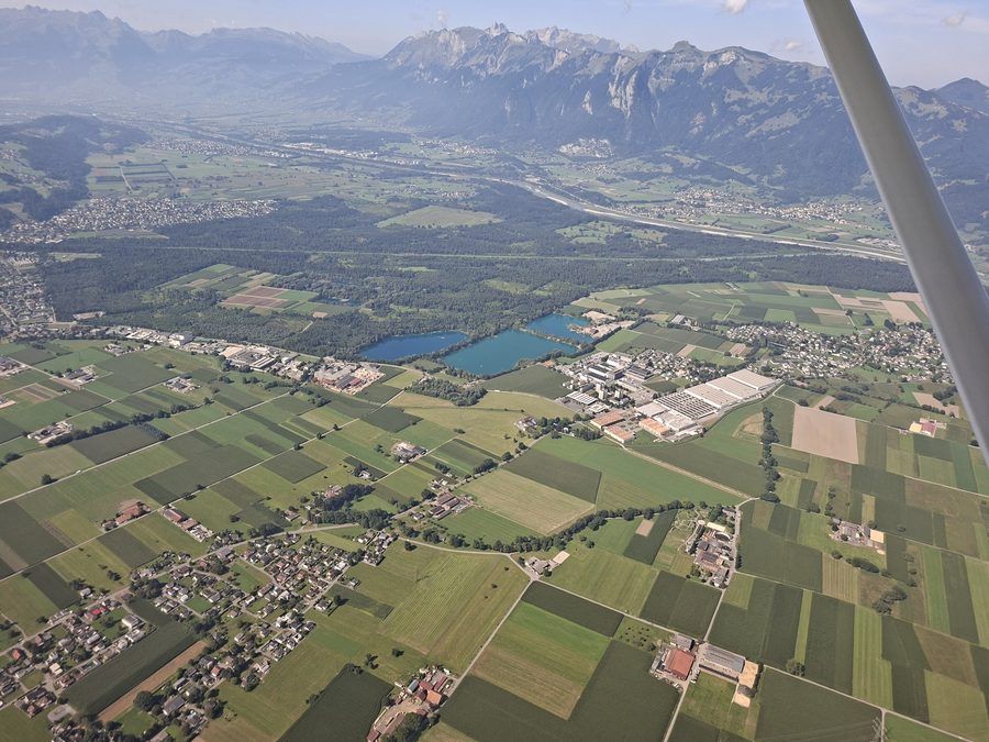 Vue aérienne de Feldkirch, Rankweil et la vallée du Rhin du Vorarlberg