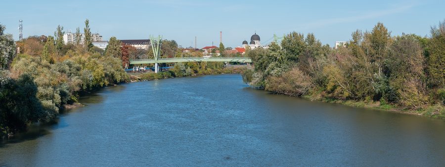 Le fleuve Mureș à Arad, en Roumanie.