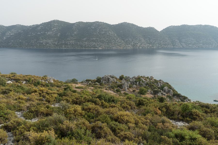 Vue de Kaleköy sur l’île de Kekova au bord de la Méditerranée