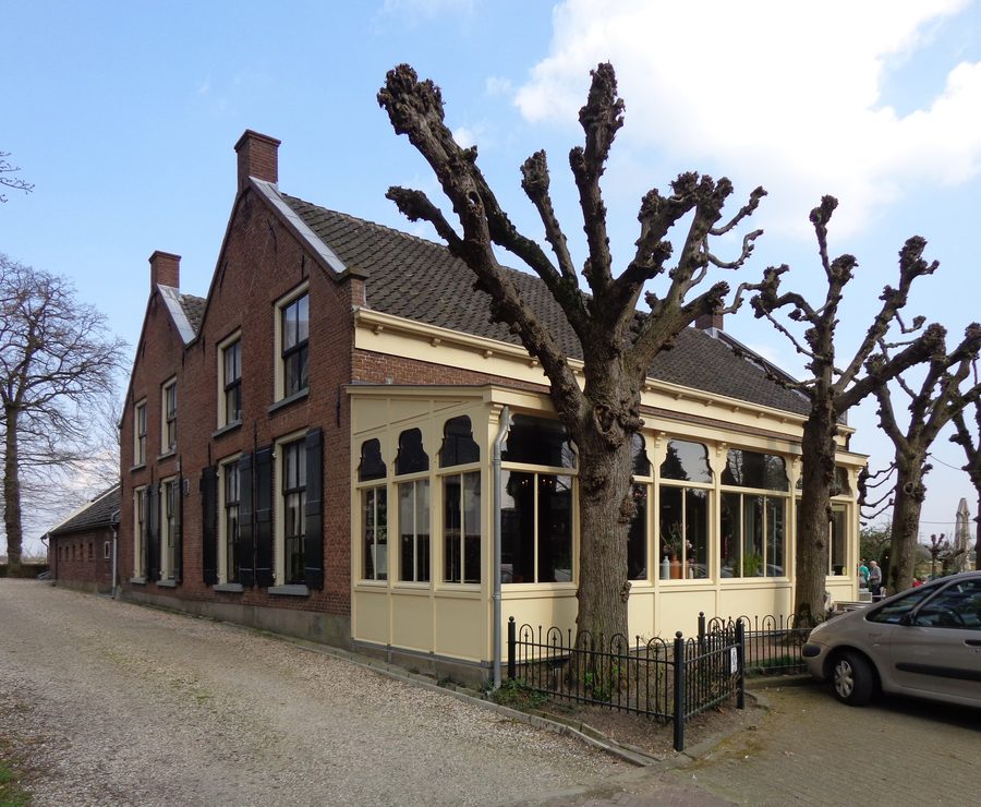 Bâtiment historique à Achterstraat 2 à Zoelen