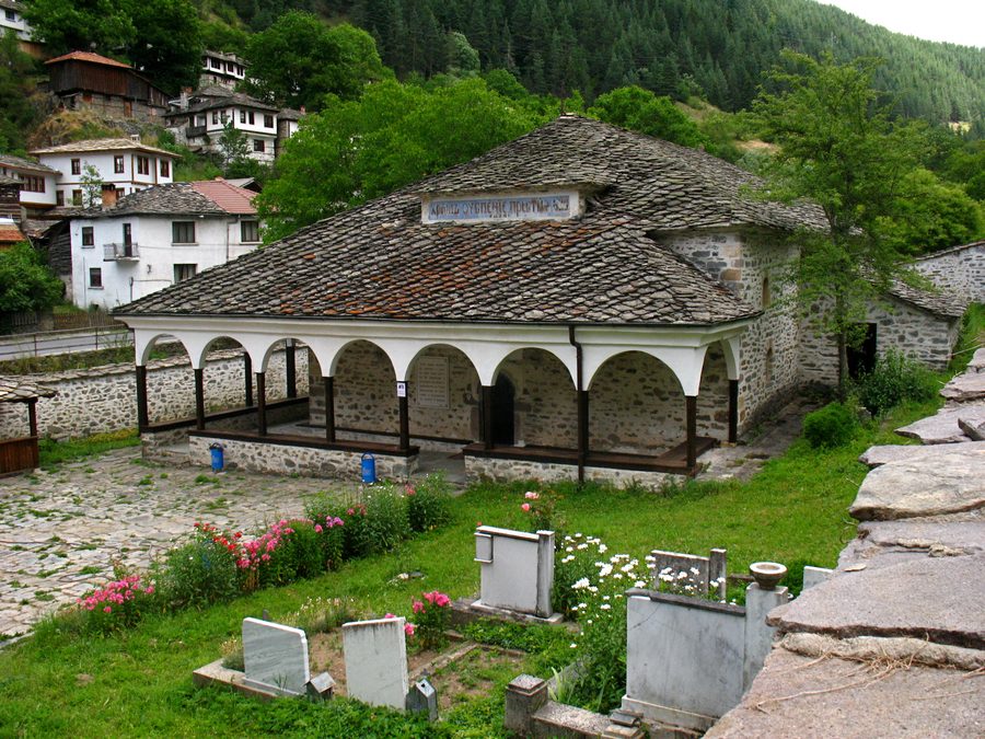 L’église du village de Shiroka Laka, province de Smolyan