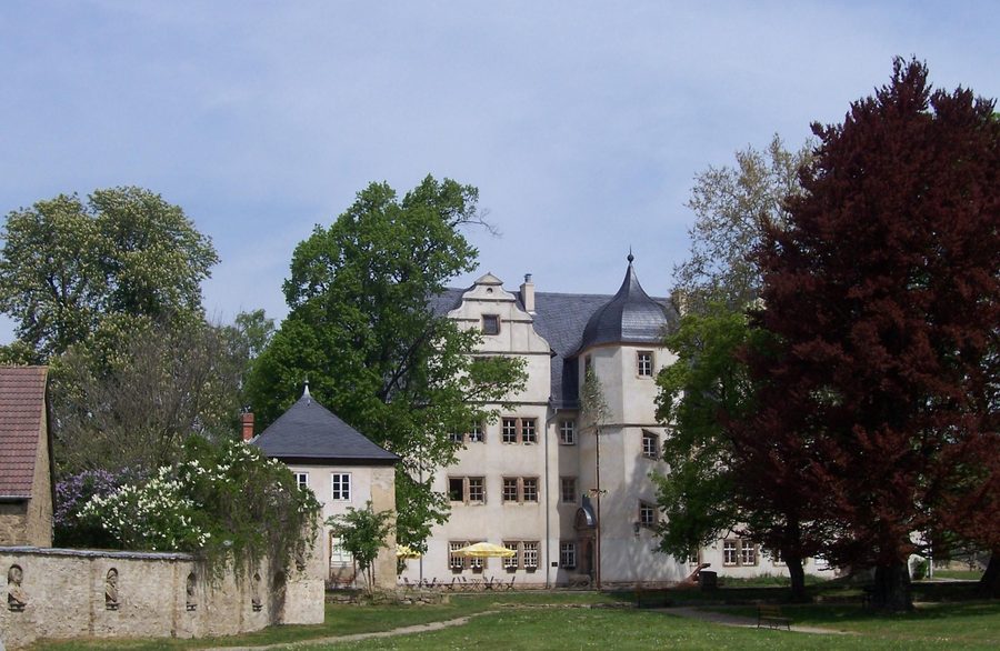 Château de Kromsdorf avec le mur historique du parc et ses bustes de portraits