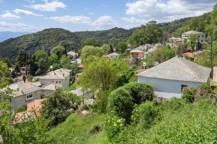 Vue du village traditionnel de Vizitsa sur le Pélion