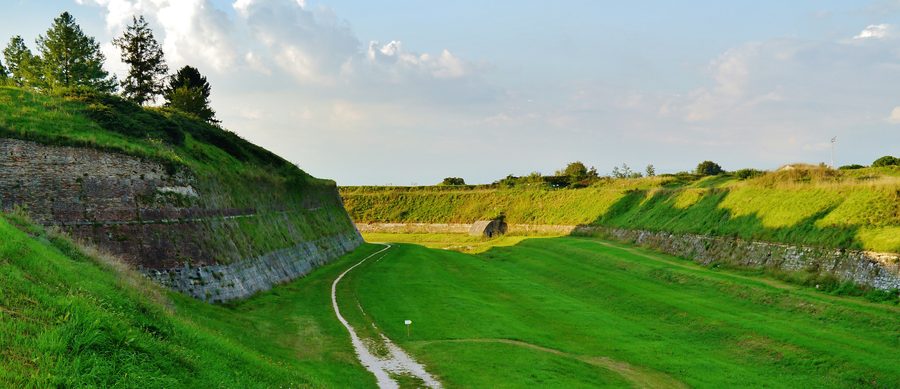 L’enceinte fortifiée entourant Palmanova, une ville historique en étoile.