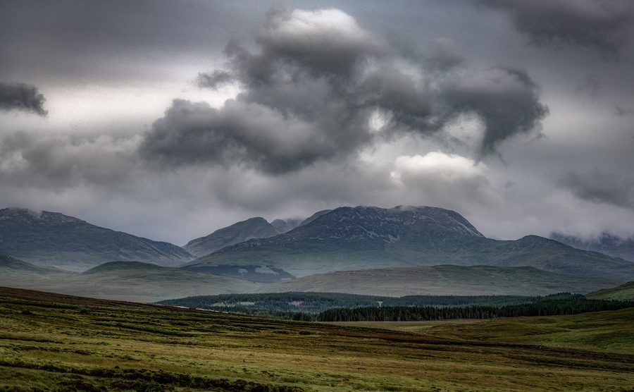 Paysage nuageux dans le comté de Galway, Irlande