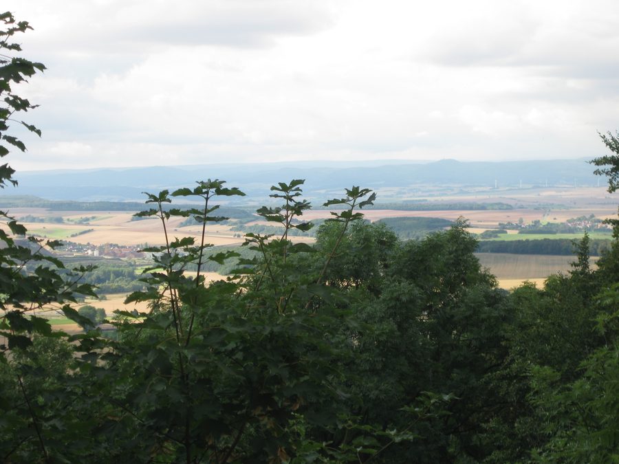 Vue du château de Lohra avec sa double chapelle romane