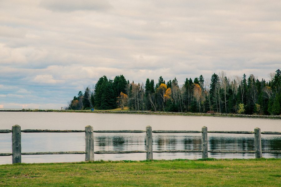 Rive du lac Supérieur dans le parc Chippewa à Thunder Bay, Ontario
