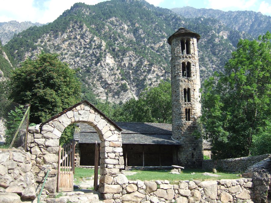 Ensemble ecclésial roman de Santa Coloma d’Andorre avec clocher