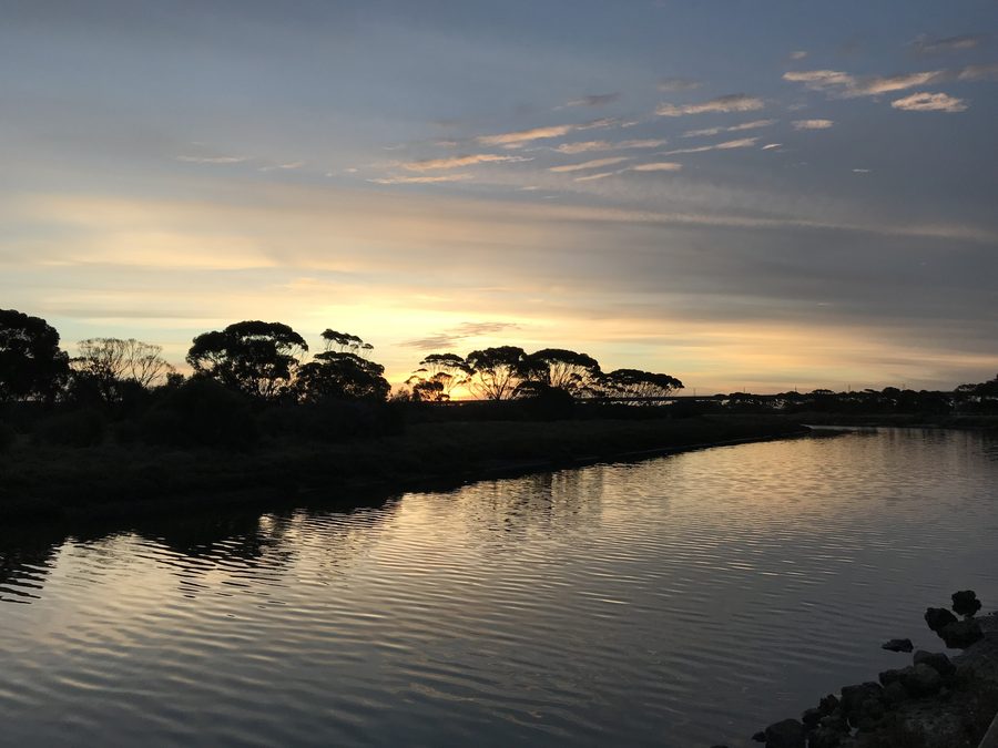 Parc de loisirs de la rivière Onkaparinga au coucher du soleil