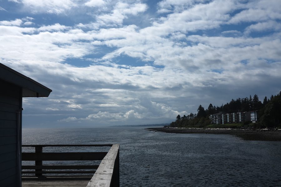 Vue sur l’extrémité sud de la Discovery Passage près de Campbell River