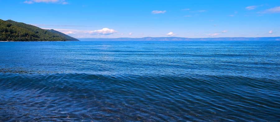 Lac Baïkal près de l’embouchure de la rivière Utulik