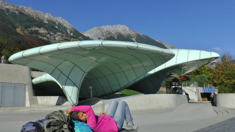 Station de montagne du funiculaire Hungerburgbahn avec vue sur la Rumer Spitze et le paysage alpin près d’Innsbruck