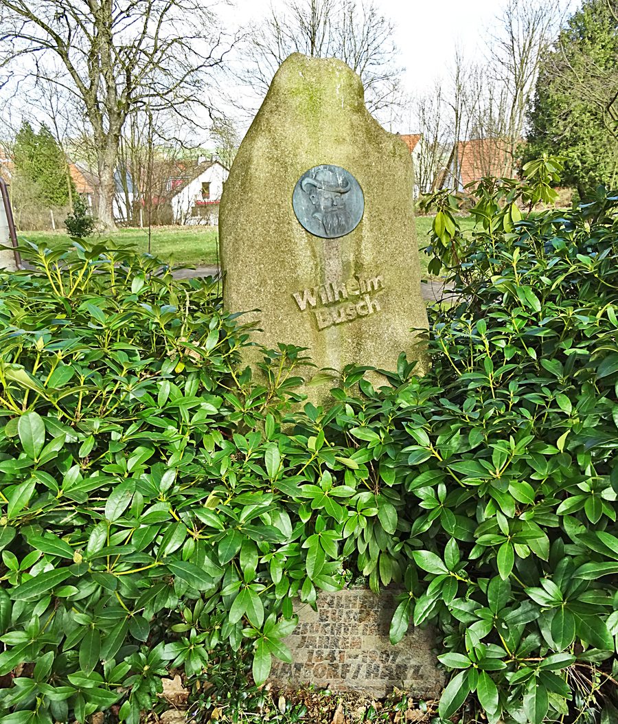 Pierre commémorative pour Wilhelm Busch dans le cimetière de St. Pankratius à Hattorf am Harz