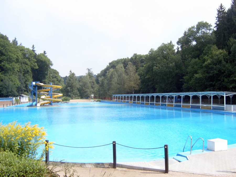 Piscine forestière de Rastenberg en Thuringe