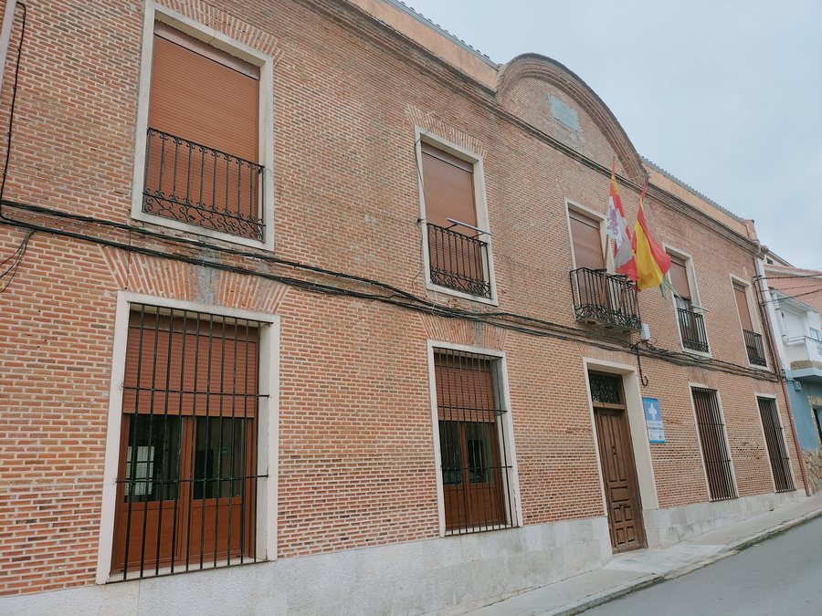 File:Siete Iglesias de Trabancos town hall.jpg