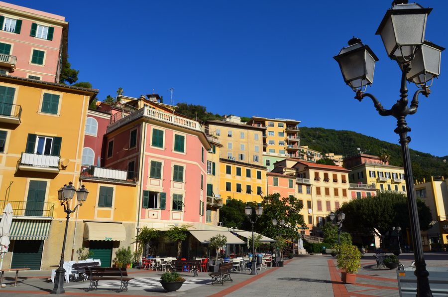 Piazza XXVII Dicembre à Zoagli, Ligurie, Italie
