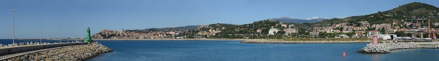 Panorama d’Imperia avec Porto Maurizio et Oneglia sur la côte ligure