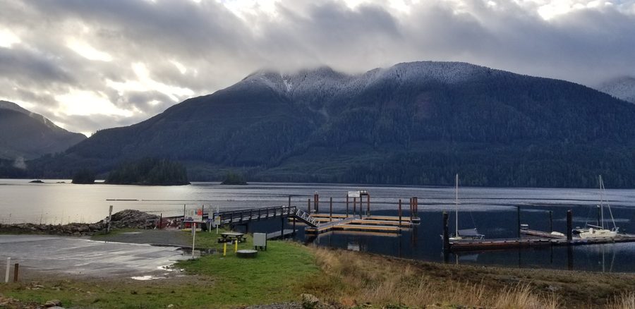 Port Alice avec la marina de Rumble Beach sur le Neroutsos Inlet