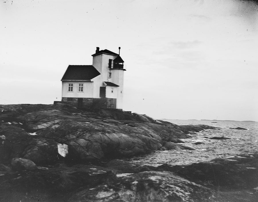 Lumière côtière sur Børøyholmen à Hitra, sur la côte ouest de la Norvège.