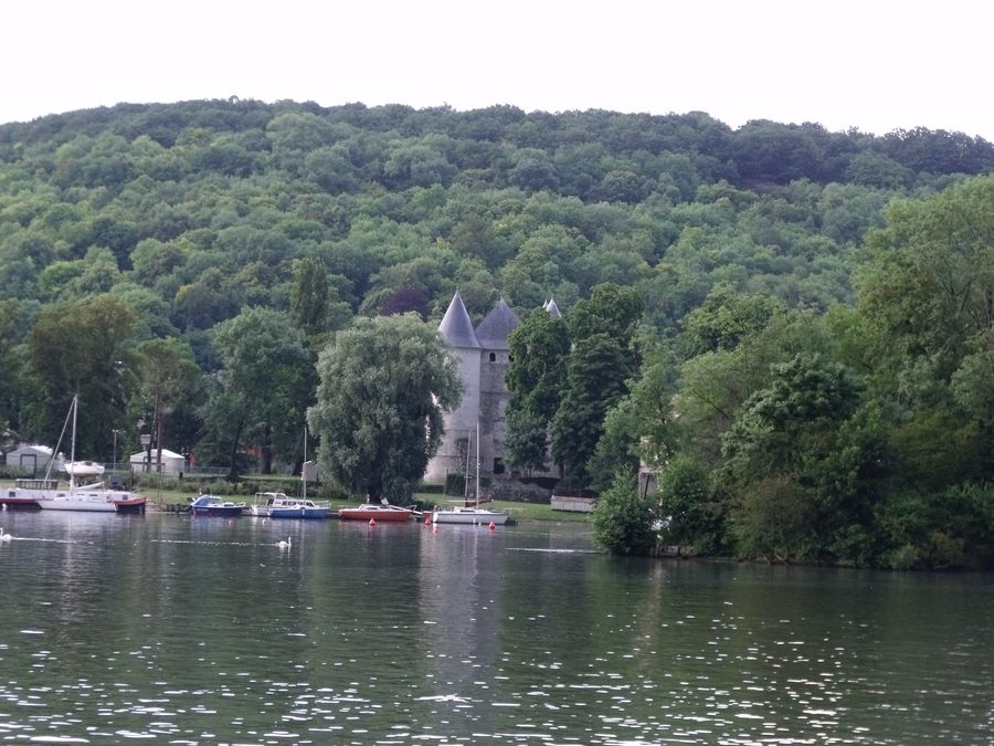 La Seine coulant past Vernon et le château des Tourelles