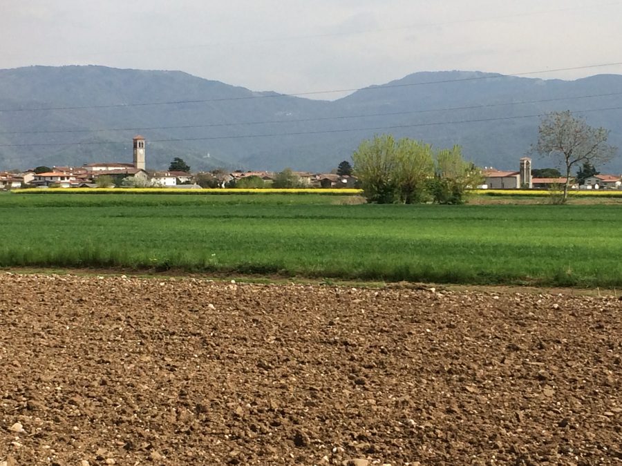 Panorama de Povoletto et du paysage environnant