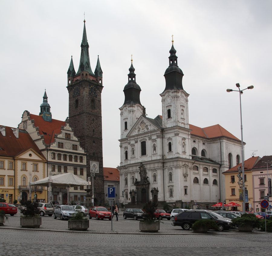 Place du marché de Klatovy en Tchéquie