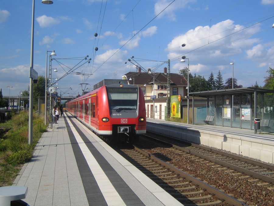 Gare de Bad Schönborn-Kronau avec l’arrivée d’un S-Bahn Rhin-Neckar