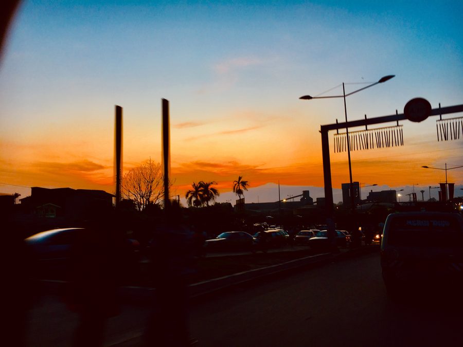 Coucher de soleil sur le pont de Bonabéri à Douala