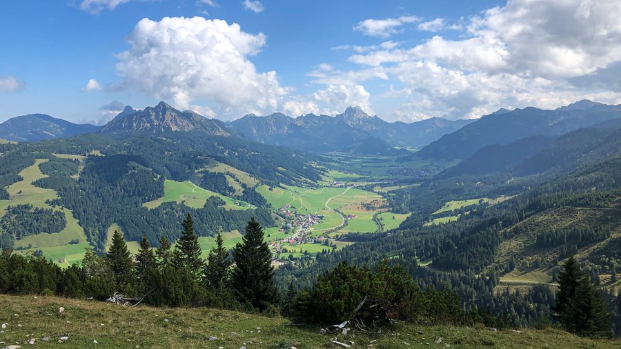 Vue de Zöblen dans la vallée de Tannheim depuis le Wannenjoch