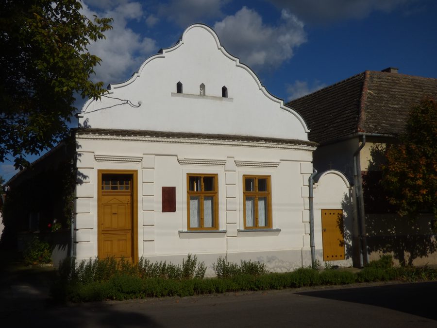 Maison paysanne caractéristique à Császártöltés