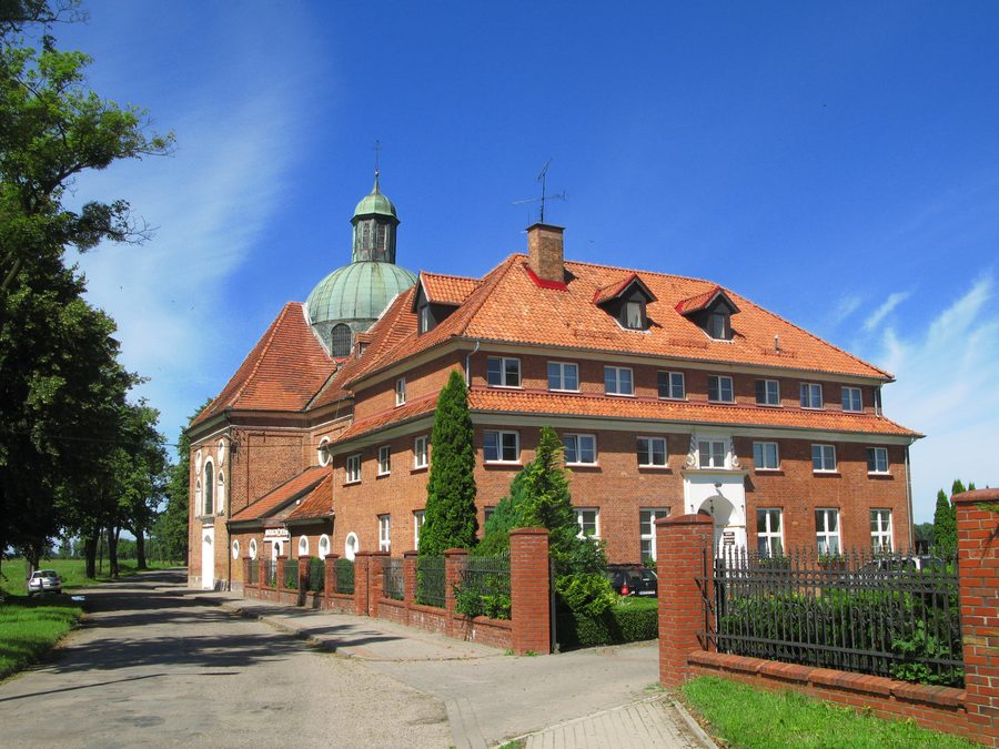 Église historique à Braniewo dans le nord de la Varmie-Mazurie