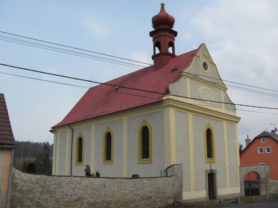 Église Saint-Michel à Děpoltovice, dans le district de Karlovy Vary