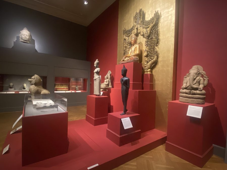 Galerie avec des pièces de collection d’Asie de l’Est.