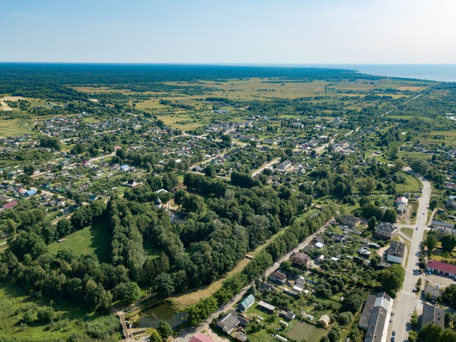Vue aérienne de Gdov dans l'oblast de Pskov, Russie