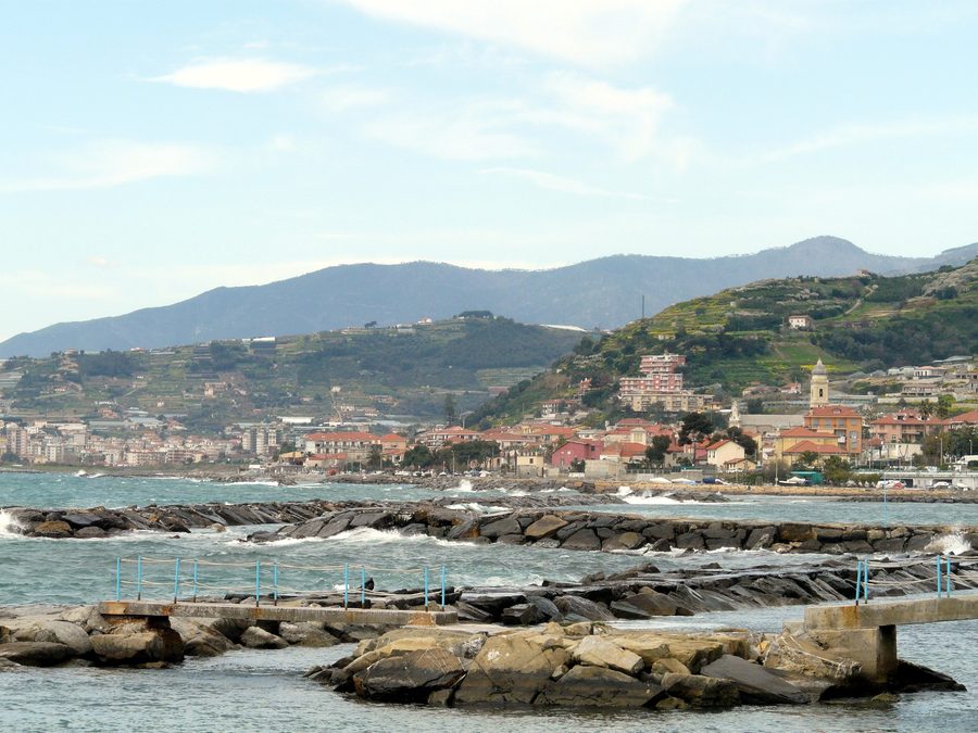 Riva Ligure, Ligurie, Italie – Panorama de la ville côtière