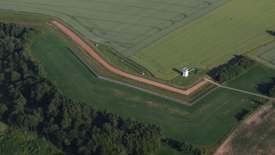 Vue aérienne du musée de la frontière de l’Eichsfeld à Teistungen avec un ancien tronçon frontalier