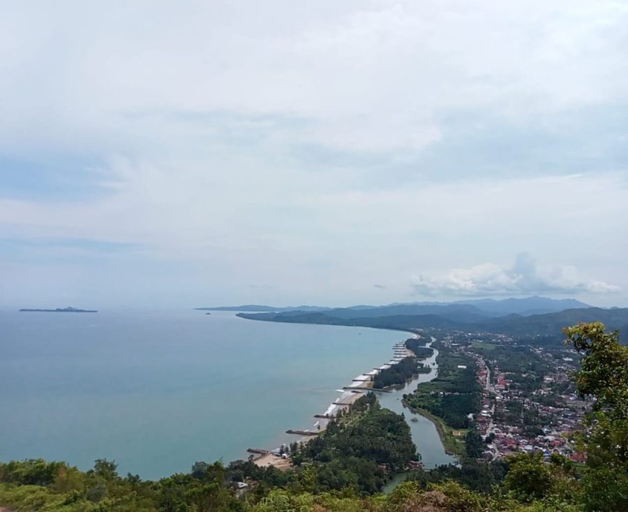 Belle vue de la plage de Salido à Sumatra occidental