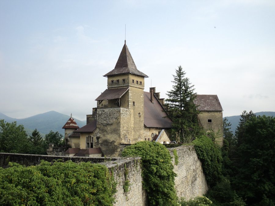 Château historique d’Ostrožac près de Cazin en Bosnie-Herzégovine