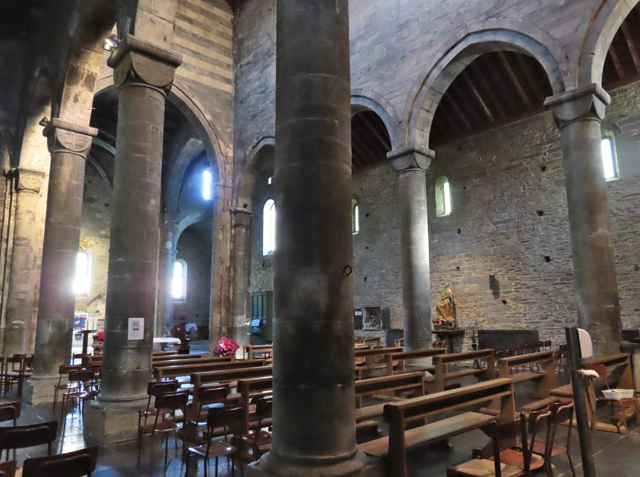 Nef de gauche et nef centrale de la Basilica dei Fieschi à San Salvatore di Cogorno