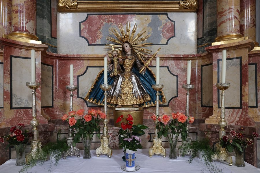 Église paroissiale d’Axams avec un clocher historique