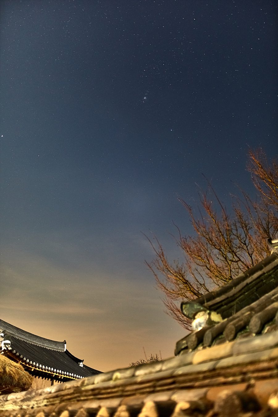 Ciel nocturne au-dessus d’Andong en Corée du Sud
