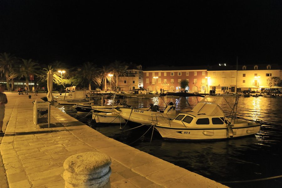Port intérieur de Supetar sur l’île de Brač
