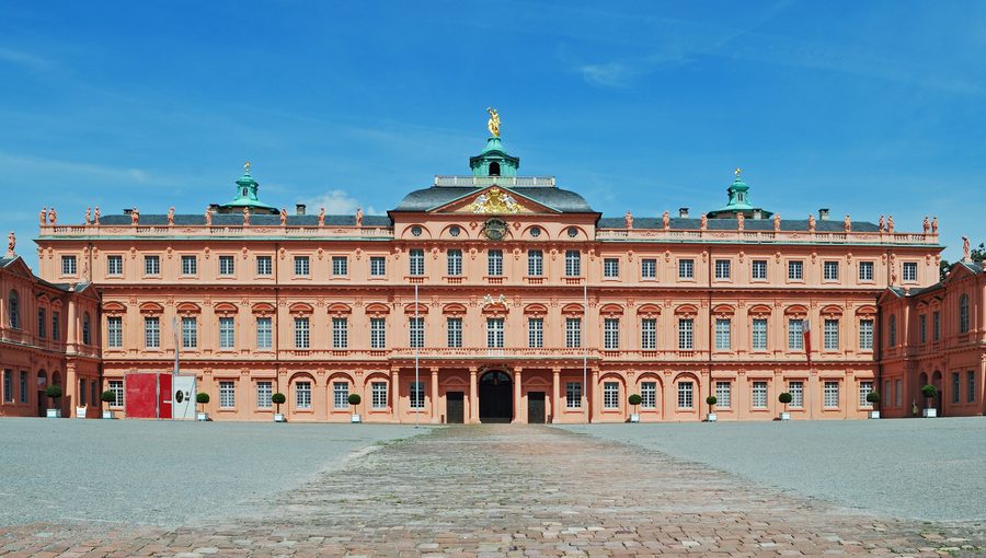 Extérieur du château résidentiel de Rastatt dans le centre-ville baroque.