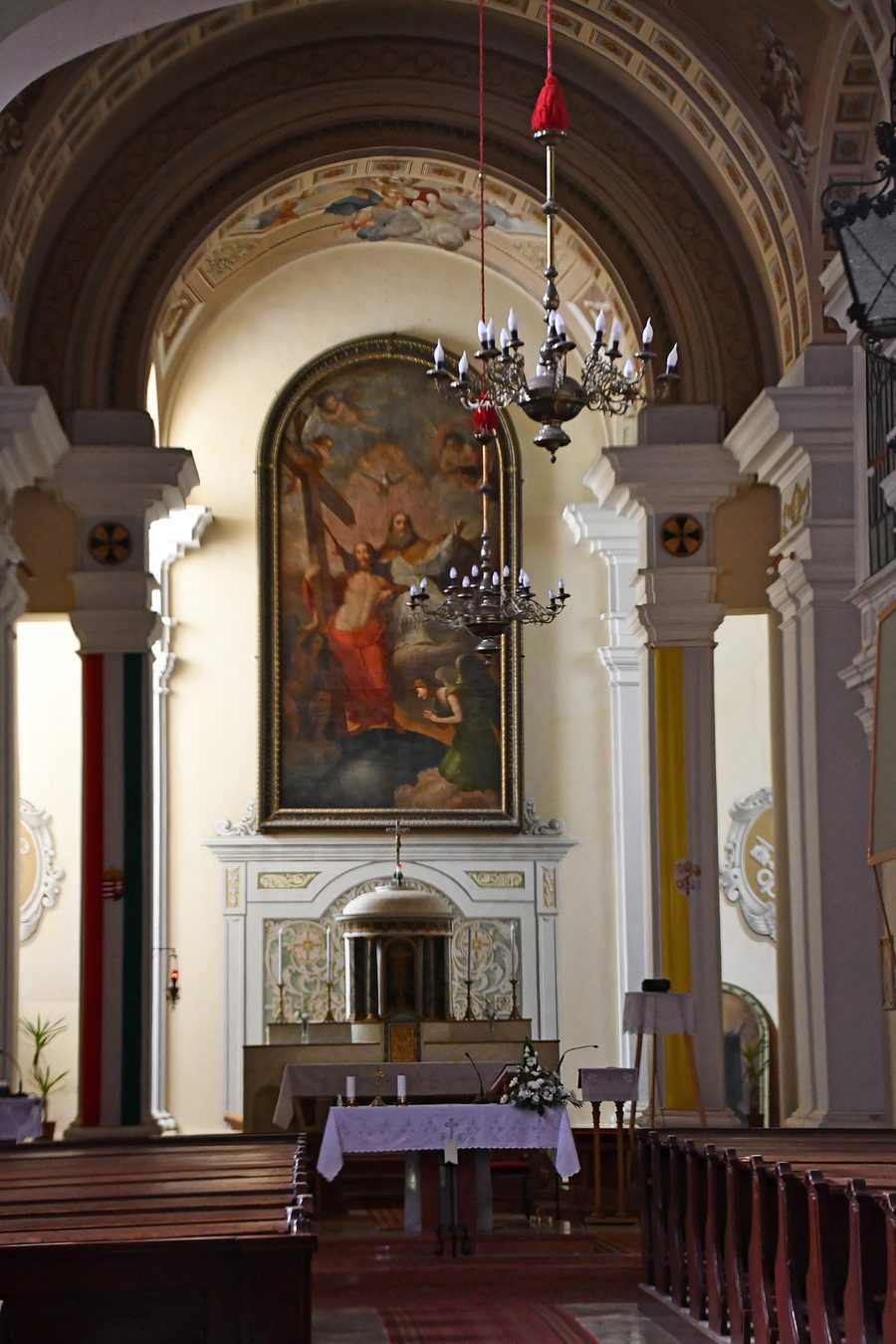 Intérieur de l’église catholique romaine de Hőgyész, Hongrie