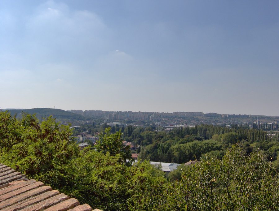 Vue panoramique depuis le château de Nitra, dominant la ville.