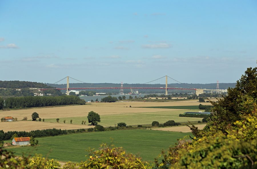 Marais Vernier et le pont de Tancarville au-dessus de la Seine